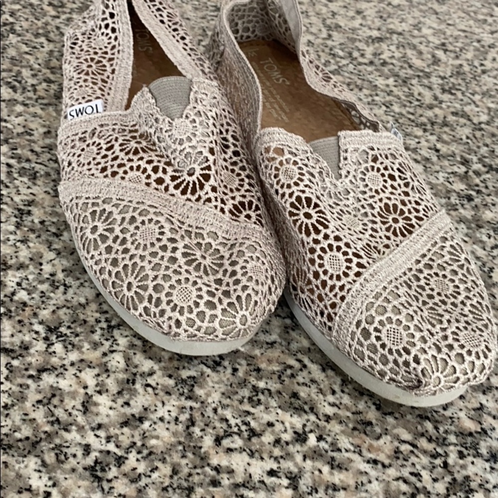 Silver lace toms shoes size 9
